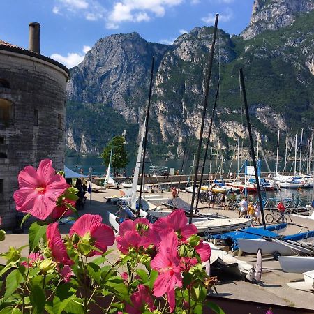 Le Peonie Apartment Riva del Garda Bagian luar foto
