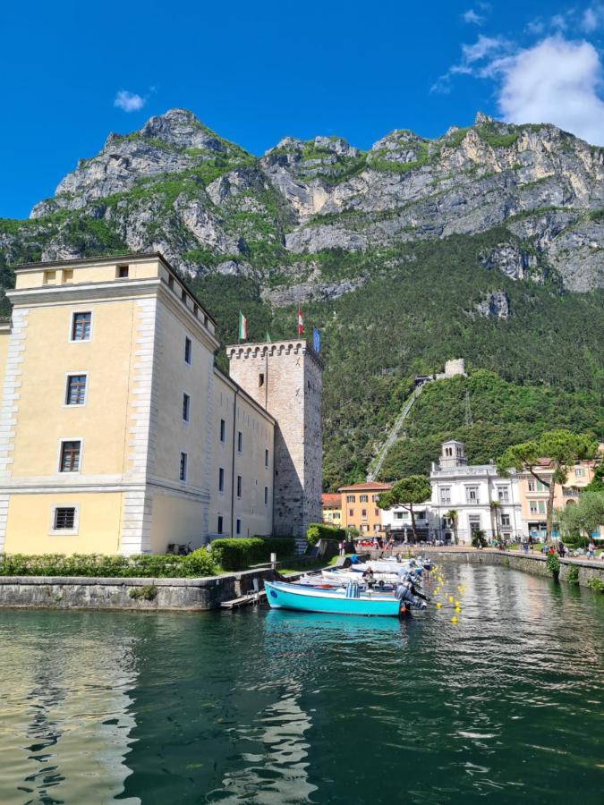 Le Peonie Apartment Riva del Garda Bagian luar foto