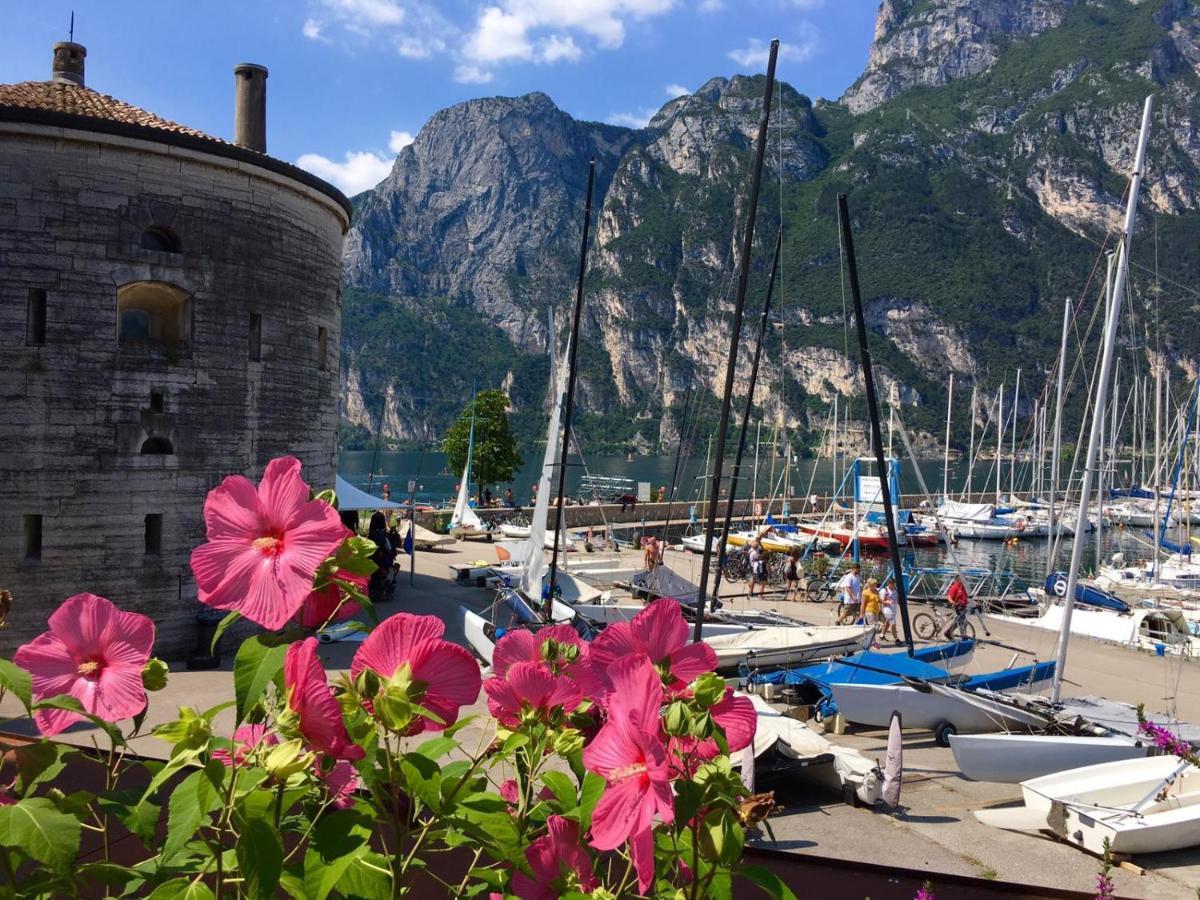 Le Peonie Apartment Riva del Garda Bagian luar foto